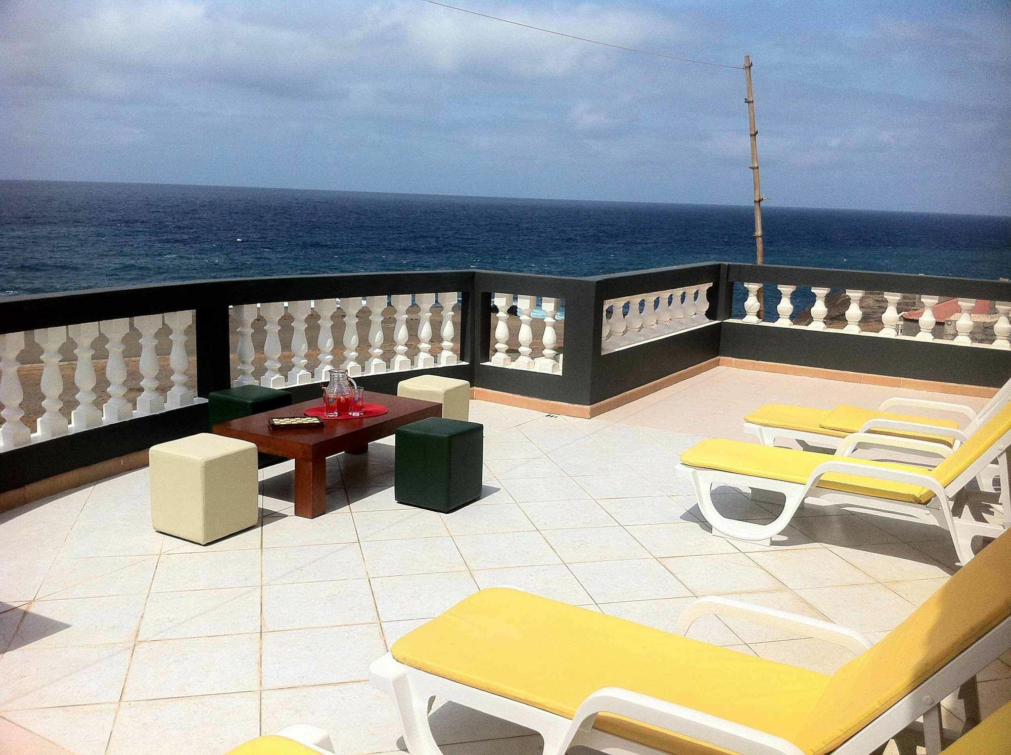 Residencial Sol Point Art Bed & Breakfast Ponta Do Sol Exterior photo